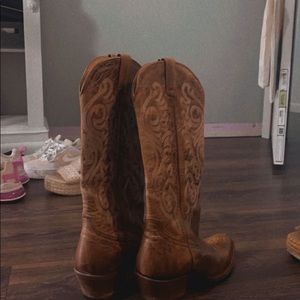 shyanne cowgirl boots worn 4 times, size 8 womens